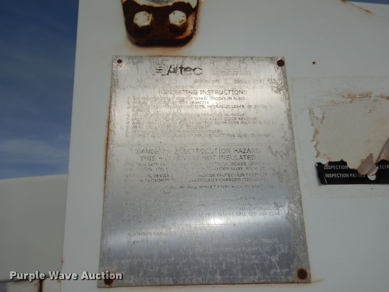 image for item FU9135 2001 International 4700 bucket truck