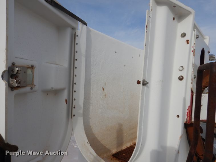 image for item FU9135 2001 International 4700 bucket truck