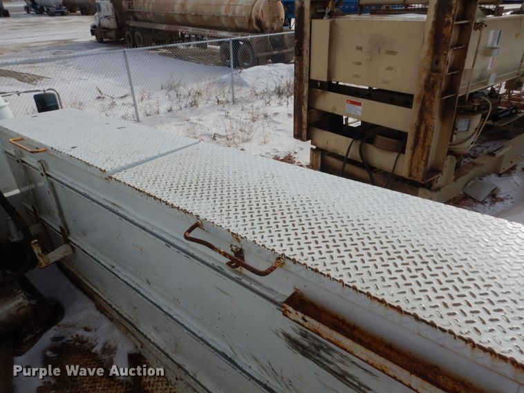 image for item FU9135 2001 International 4700 bucket truck