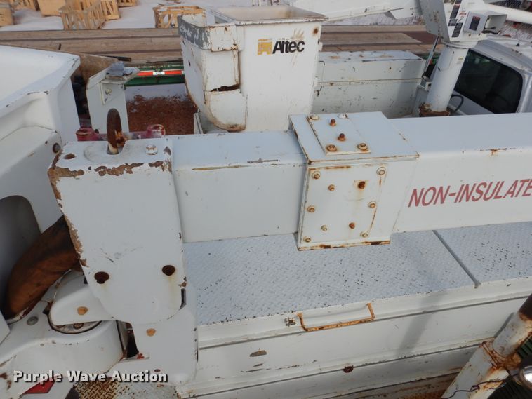 image for item FU9135 2001 International 4700 bucket truck