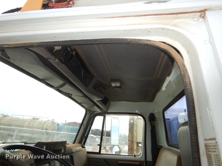 image for item FU9135 2001 International 4700 bucket truck