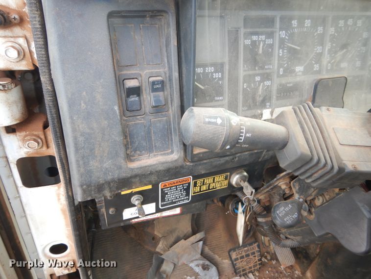 image for item FU9135 2001 International 4700 bucket truck