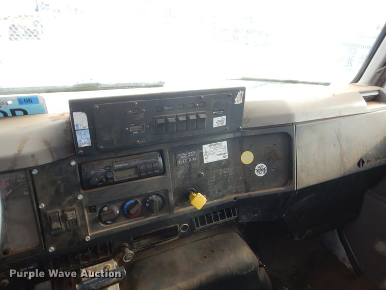 image for item FU9135 2001 International 4700 bucket truck