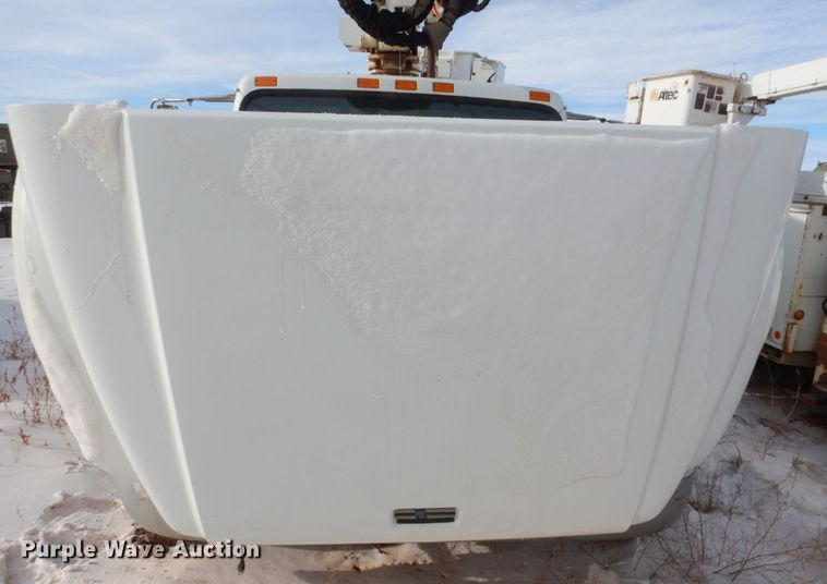 image for item FU9135 2001 International 4700 bucket truck