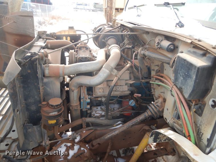 image for item FU9135 2001 International 4700 bucket truck