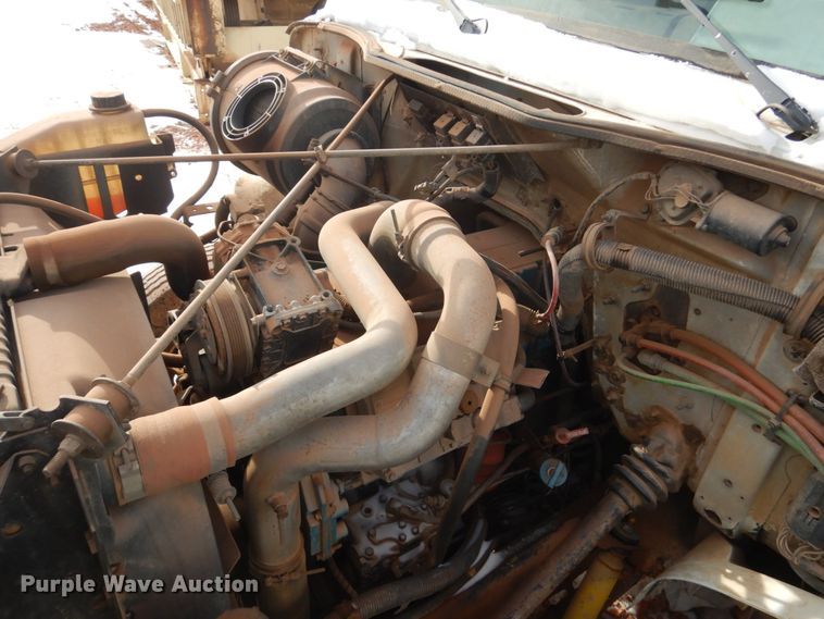 image for item FU9135 2001 International 4700 bucket truck