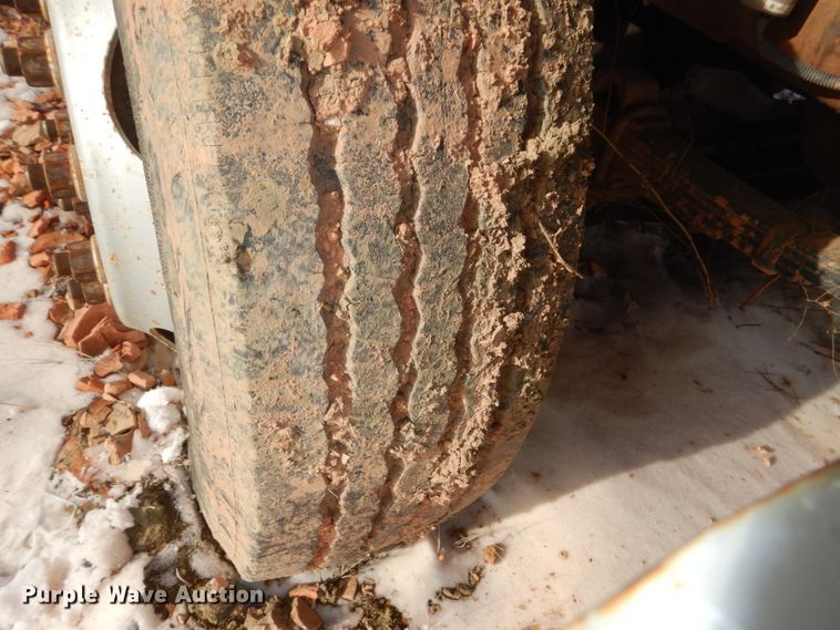 image for item FU9135 2001 International 4700 bucket truck