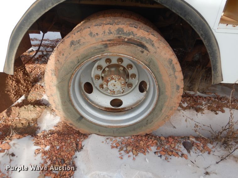 image for item FU9135 2001 International 4700 bucket truck