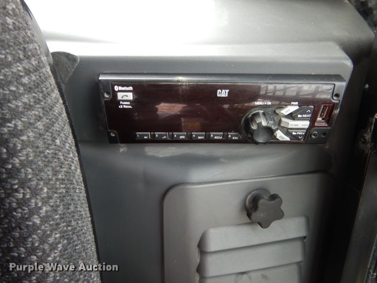 image for item FU9138 2015 Caterpillar 289D skid steer