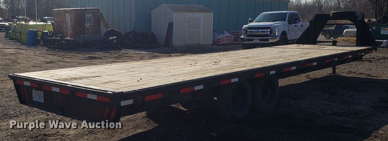 image for item GA9375 2013 flat bed trailer