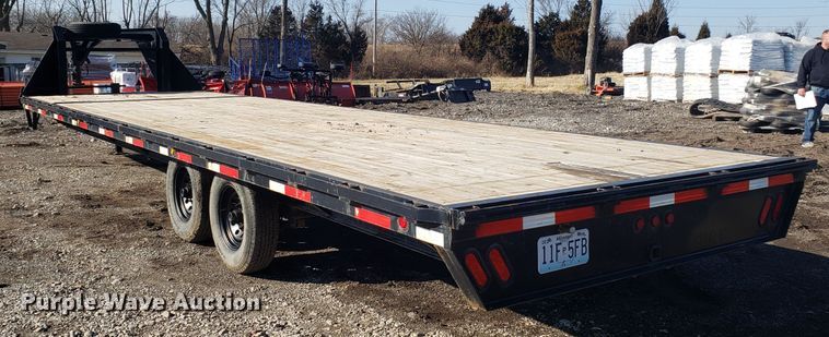 image for item GA9375 2013 flat bed trailer