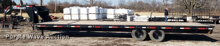 image for item GA9375 2013 flat bed trailer