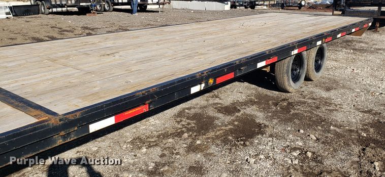 image for item GA9375 2013 flat bed trailer
