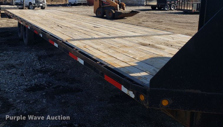 image for item GA9375 2013 flat bed trailer
