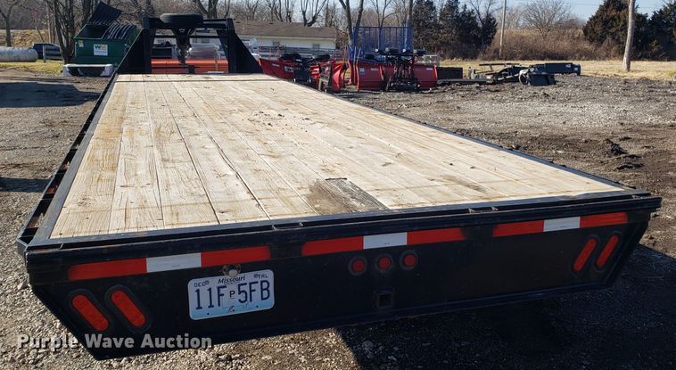 image for item GA9375 2013 flat bed trailer