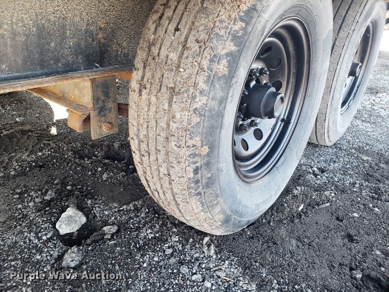 image for item GA9375 2013 flat bed trailer