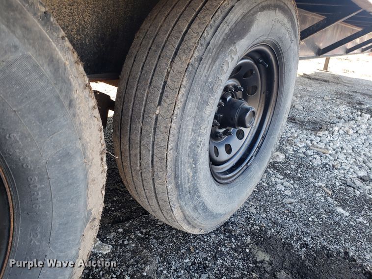 image for item GA9375 2013 flat bed trailer