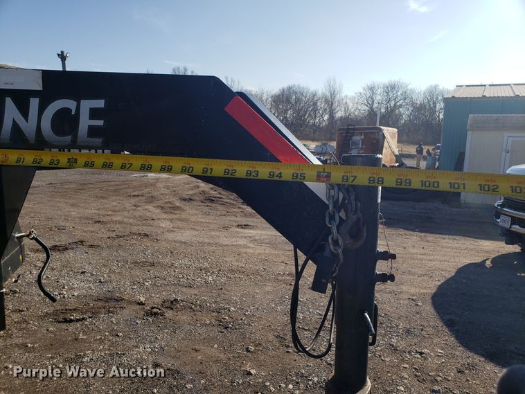 image for item GA9375 2013 flat bed trailer