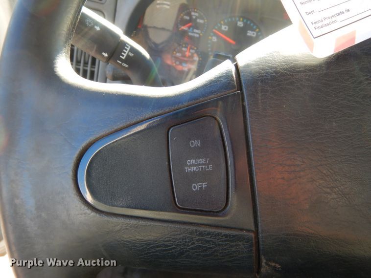 image for item GB9616 2002 International 4300 chip bed truck