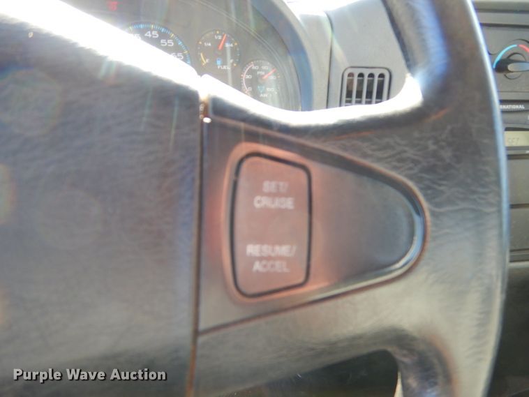 image for item GB9616 2002 International 4300 chip bed truck