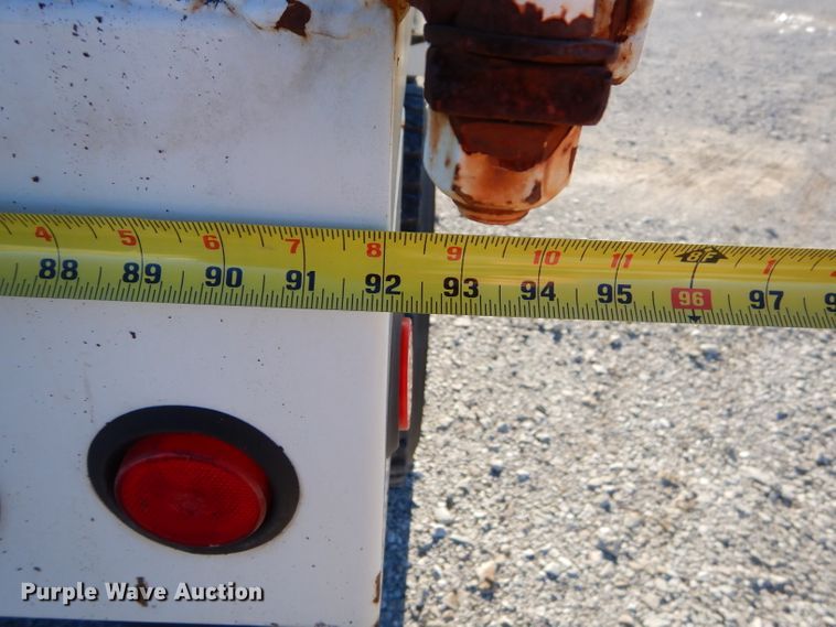 image for item GB9616 2002 International 4300 chip bed truck