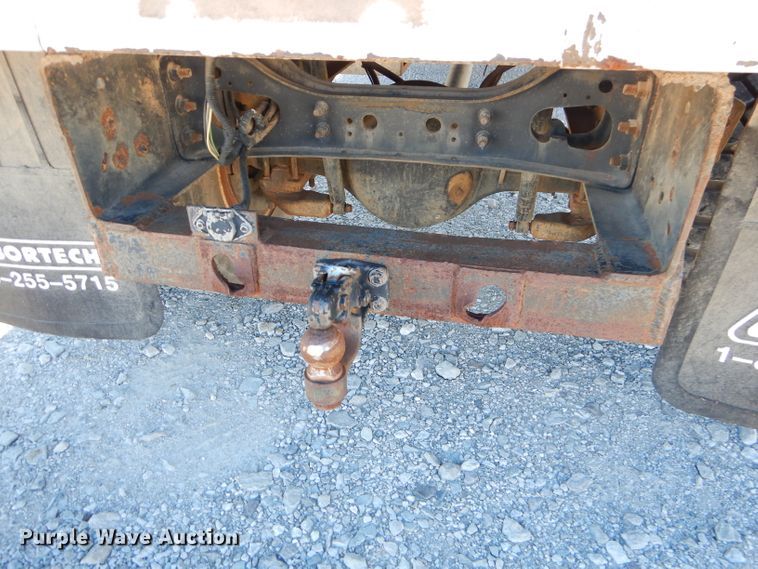 image for item GB9616 2002 International 4300 chip bed truck