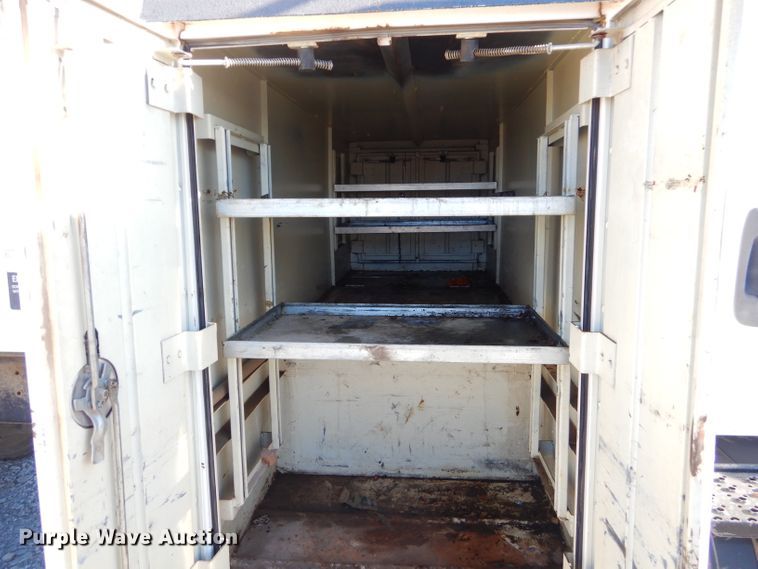 image for item GB9616 2002 International 4300 chip bed truck