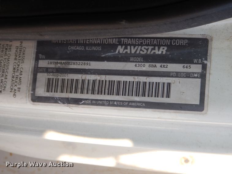 image for item GB9616 2002 International 4300 chip bed truck