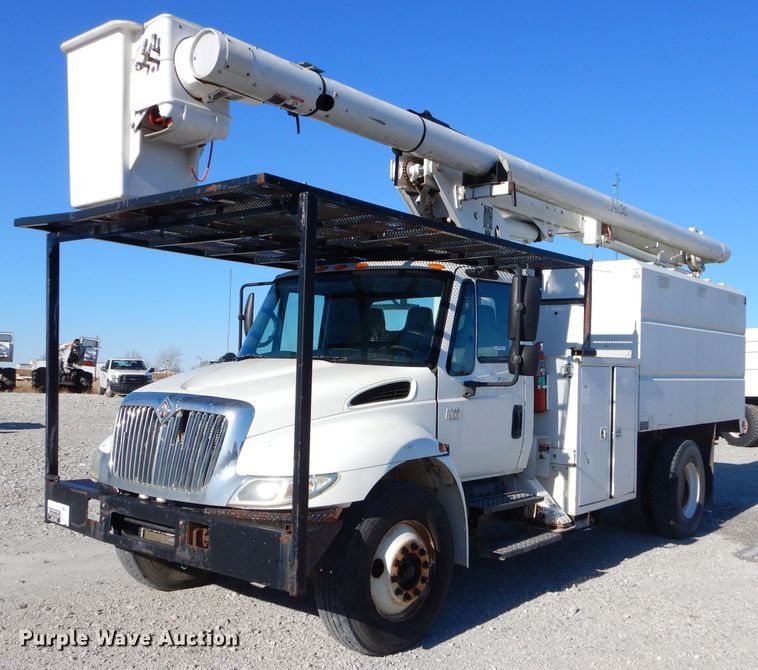 image for item GB9617 2005 International 4300 bucket truck