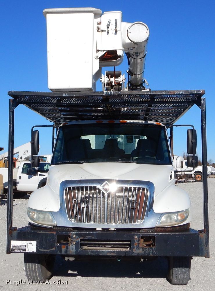image for item GB9617 2005 International 4300 bucket truck