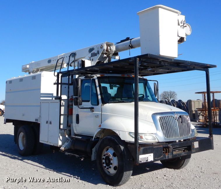 image for item GB9617 2005 International 4300 bucket truck