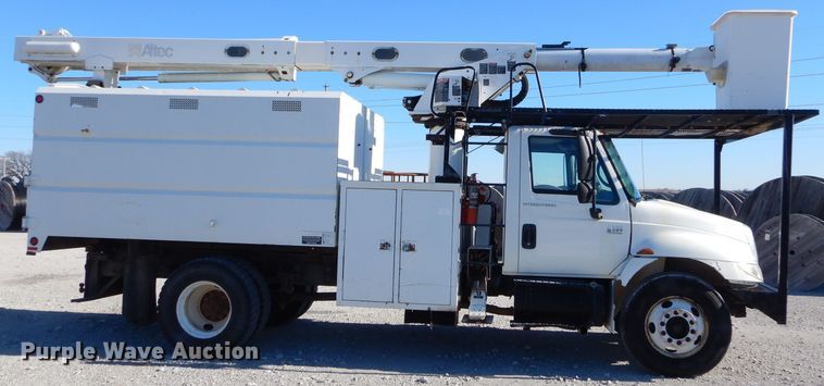 image for item GB9617 2005 International 4300 bucket truck