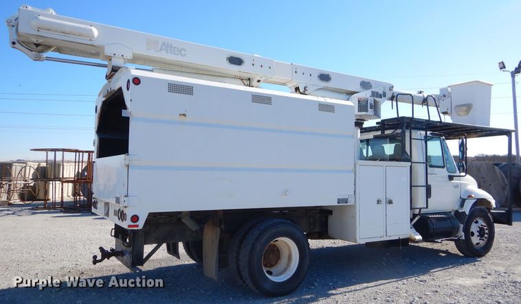 image for item GB9617 2005 International 4300 bucket truck