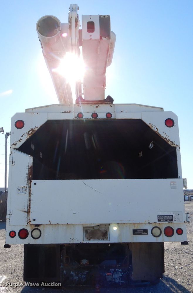 image for item GB9617 2005 International 4300 bucket truck