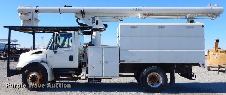 image for item GB9617 2005 International 4300 bucket truck