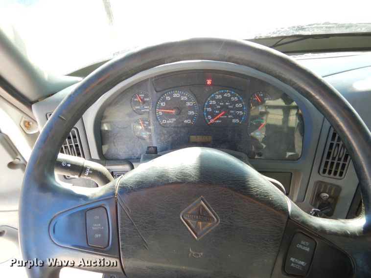 image for item GB9617 2005 International 4300 bucket truck