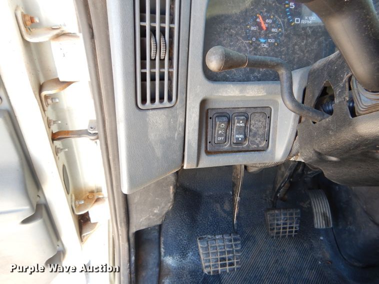 image for item GB9617 2005 International 4300 bucket truck