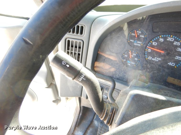 image for item GB9617 2005 International 4300 bucket truck