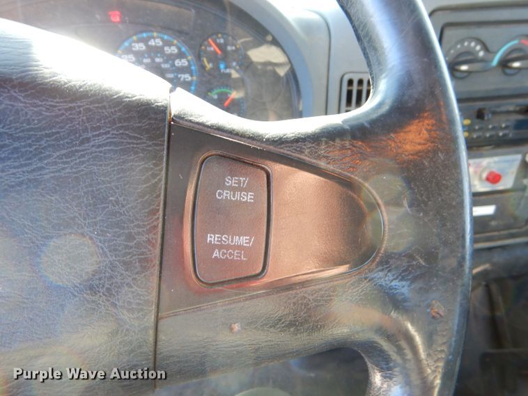 image for item GB9617 2005 International 4300 bucket truck