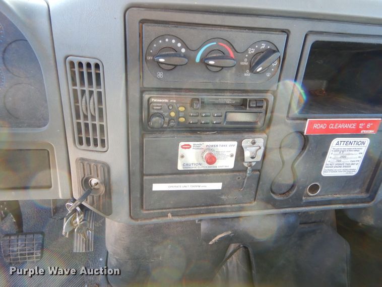 image for item GB9617 2005 International 4300 bucket truck