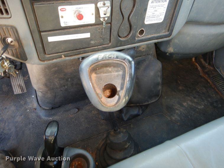 image for item GB9617 2005 International 4300 bucket truck