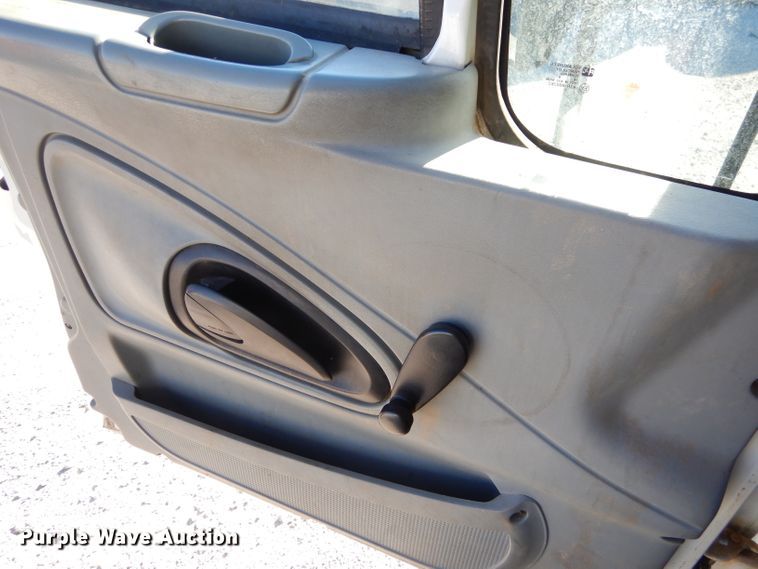 image for item GB9617 2005 International 4300 bucket truck