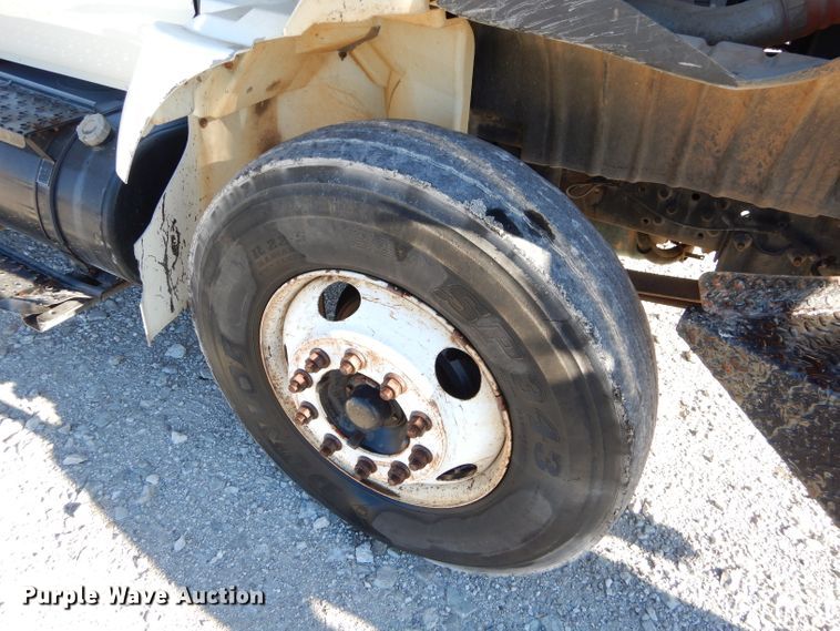 image for item GB9617 2005 International 4300 bucket truck