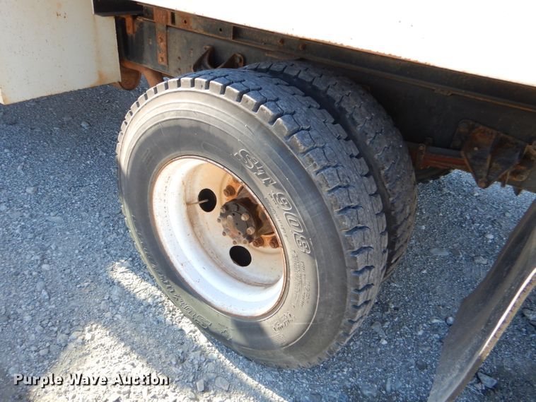 image for item GB9617 2005 International 4300 bucket truck