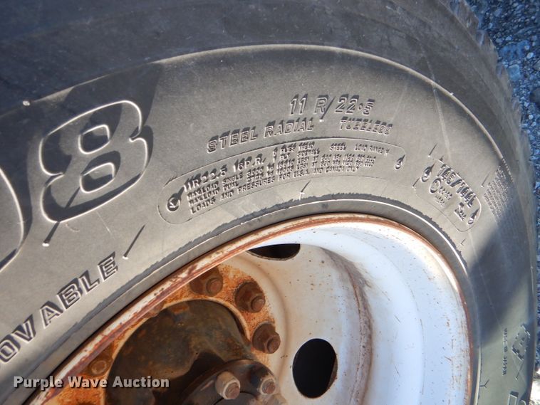 image for item GB9617 2005 International 4300 bucket truck