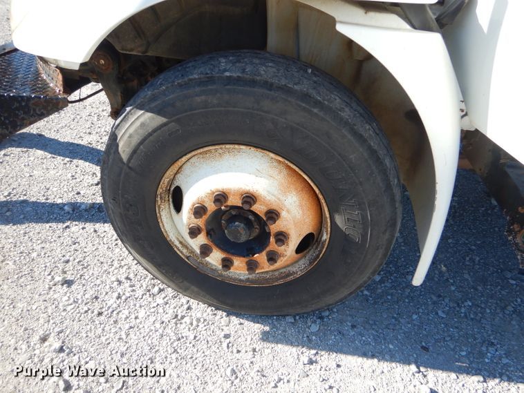 image for item GB9617 2005 International 4300 bucket truck