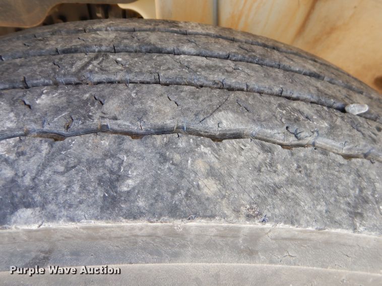 image for item GB9617 2005 International 4300 bucket truck