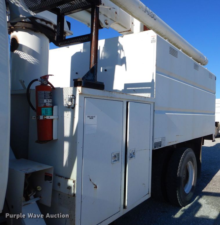 image for item GB9617 2005 International 4300 bucket truck