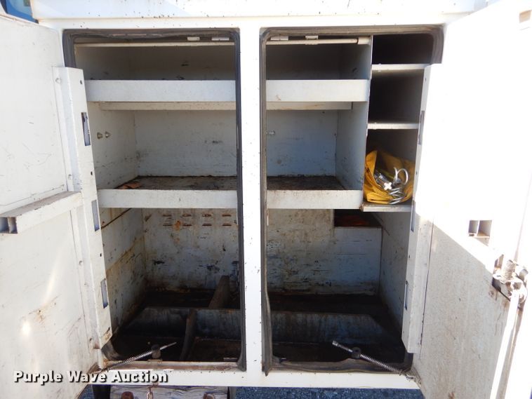 image for item GB9617 2005 International 4300 bucket truck