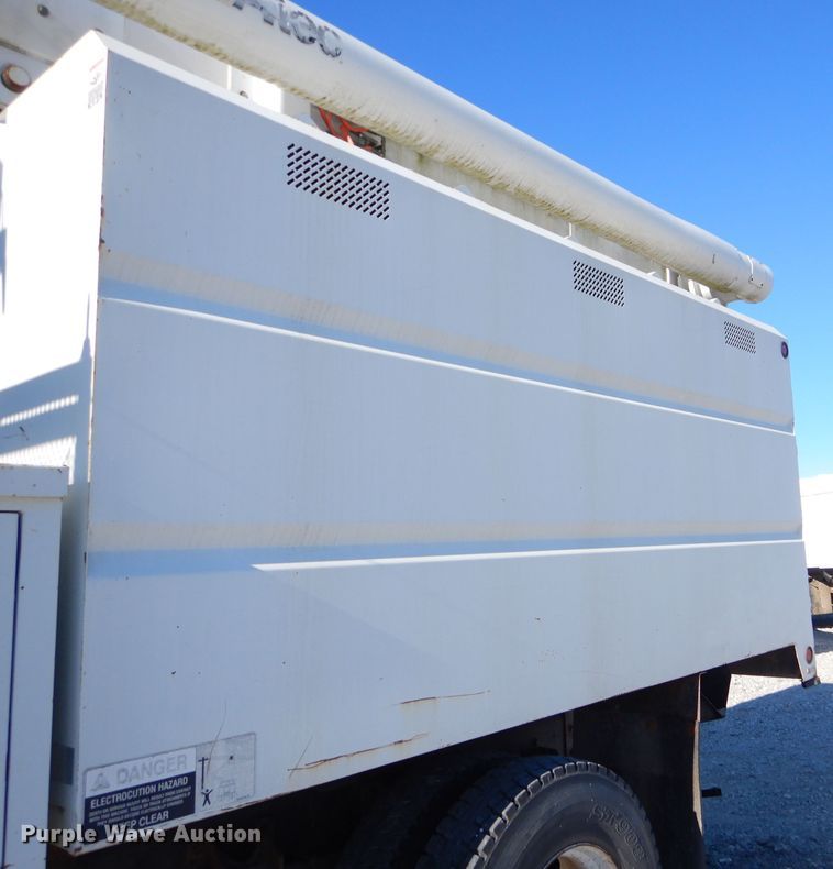 image for item GB9617 2005 International 4300 bucket truck